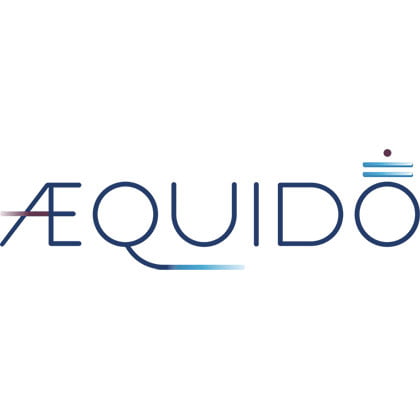 Logo bleu et gris "AEQUIDO" avec décoration géométrique.