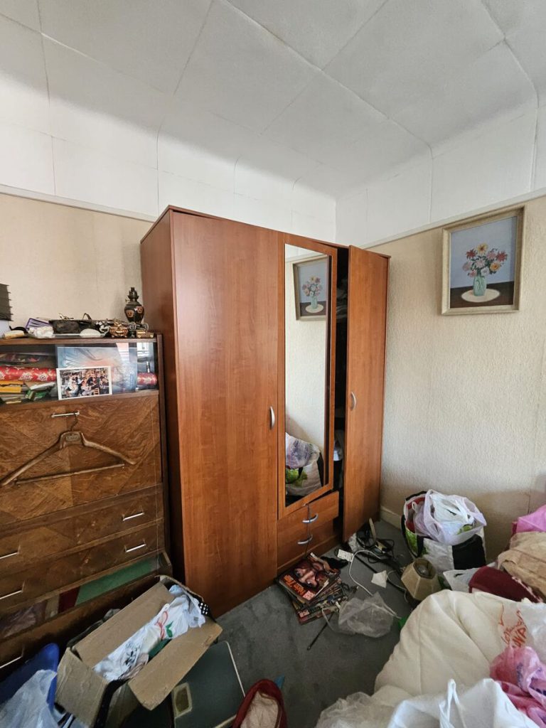 Mobilier ancien avant enlèvement